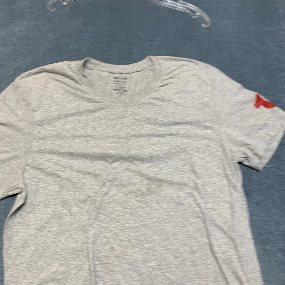 True Religion T Shirt Mens XL Heather Gray V-Neck Short Sleeve Classic Pullover
